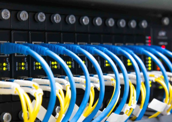STRycom câblage réseau professionnel Des solutions sur mesure pour votre câblage réseau